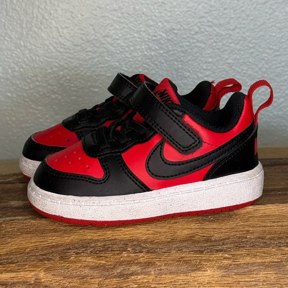 Nike Kids Black and Red Sneakers Size 6C